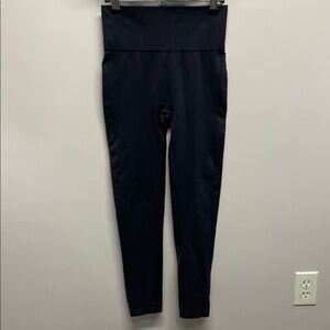 Athletic Essentials High Rise Black Leggings M